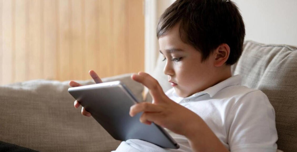 أفضل تطبيقات تساعدك على مراقبة أجهزة أطفالك والتحكم بها