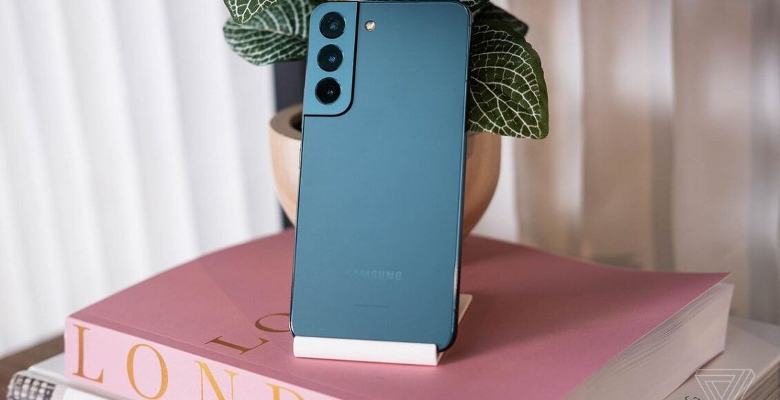 سعر هاتف سامسونج جالكسي اس 22 بلس Samsung Galaxy S22 Plus 5G في السعودية ومميزات وعيوب